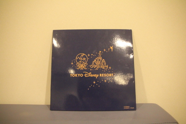 東京ディズニーシー謎解きプログラム「海の魔女アースラの野望」写真台紙裏