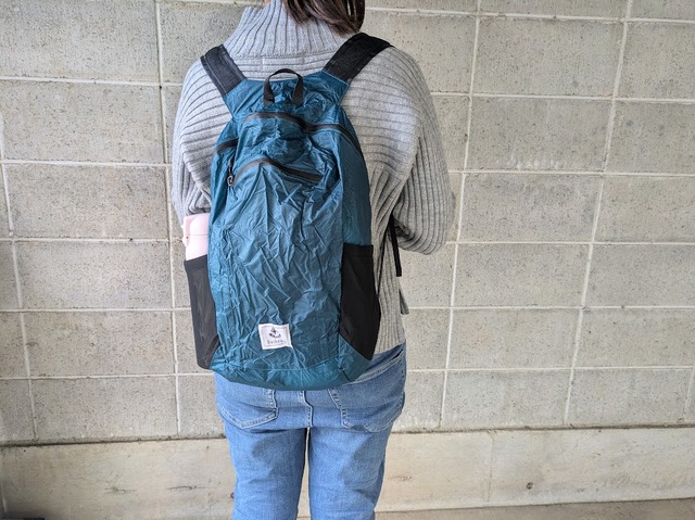 【4Monster アウトドアバックパック 折りたたみ リュック】とても軽く、体に心地よくフィットするのでラクに背負えます