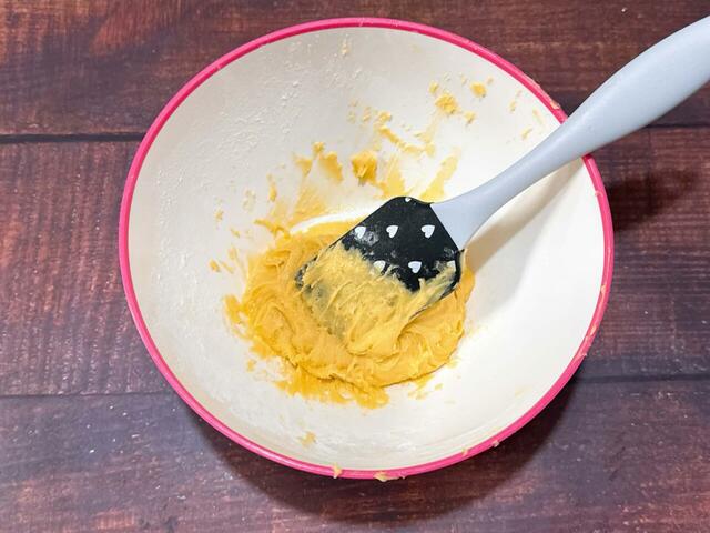 (2)ひとまとめになるまで混ぜ終えたもの