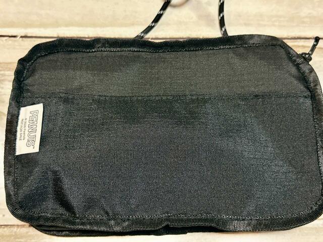 メイン収納には、荷物を分けて収納できる仕切り付き