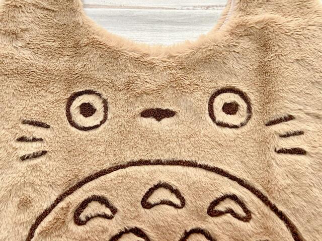 きょとんとしたお目目がキュート…！刺繍もブラウンなのでより柔らかい印象に♪