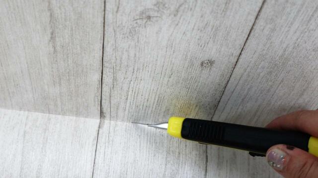 【ニトリ リノベウォールシート】コンセントの周囲を四角く切り抜けました！