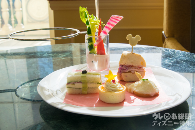 “クリスマス・ファンタジー”アフタヌーンティーセット｜東京ディズニーランドホテル「ドリーマーズ・ラウンジ」