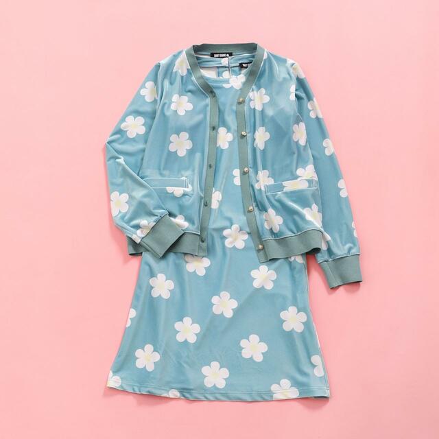 【MARY QUANT（マリークヮント）】フリーハンドフラワーベロア ワンピース 16,500円（税込）、フリーハンドフラワーベロア カーディガン 17,600円（税込）