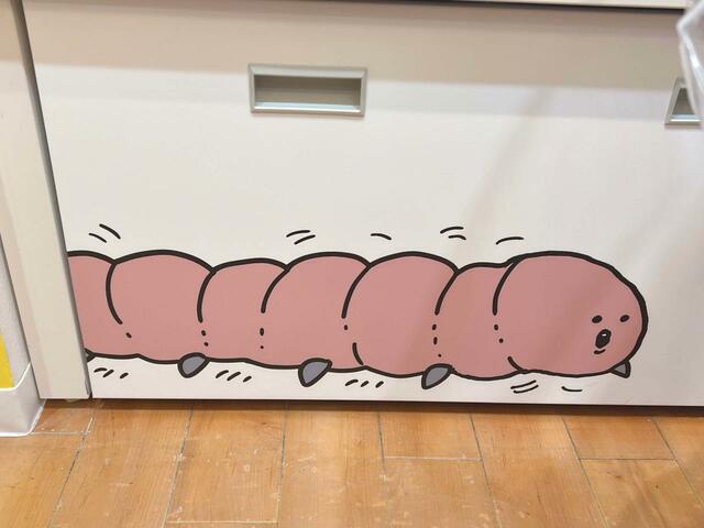 ちいかわたちを襲う？毛虫の姿も…