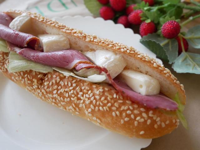 【カマンベールカスクートサンド】調味料控えめで、素材の味が楽しめます