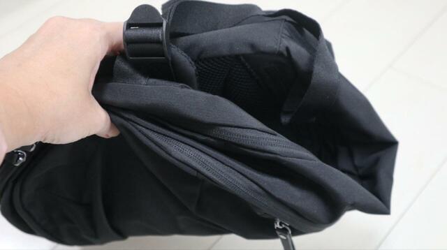 【ニトリ デコホーム　軽くて背負いやすい 2ルームリュック】柔らかい素材なので、たたんでもOK。旅行時のサブバッグとして使うのもおすすめ！