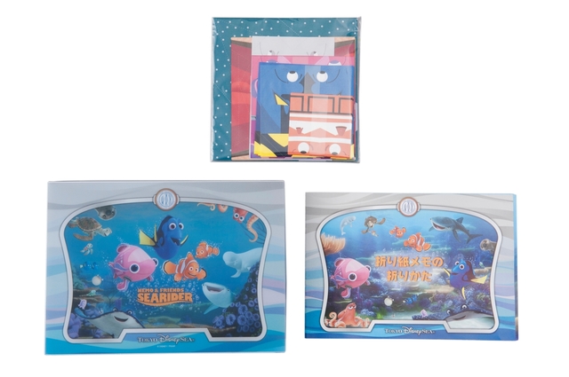 メモ 1,080円｜（収納ケース）高さ約16×幅約21.5×奥行き約3.5cm、（メモ）横約6〜14cm、収納ケース1箱、オリガミメモ10種類各5枚、ノーマルメモ1種類10枚、折り方説明書1冊｜2017年4月24日（月）発売｜エンポーリオ｜東京ディズニーシー「ニモ&フレンズ・シーライダー」