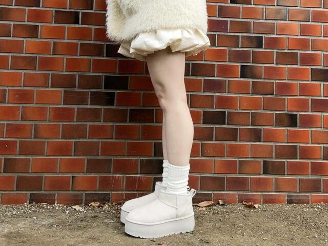 ミニスカート＆ソックス合わせでも厚底なのでスタイルアップします！