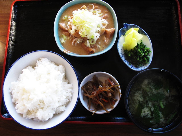 千葉鉄道旅／印旛沼「レストハウスとみい」の『モツ煮定食』