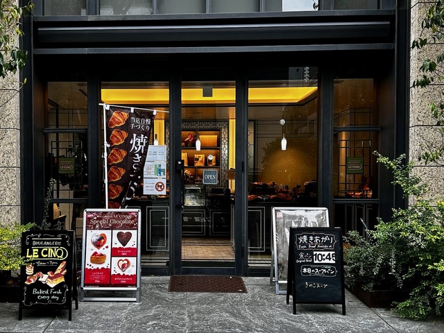 【レストラン ル ボヌール】「ブーランジェリー ル サンク」の入口