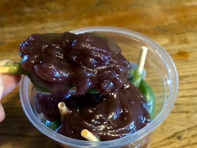 【シャトレーゼ　よもぎ香る粒餡団子カップ入】普通のよもぎ団子より風味が強い