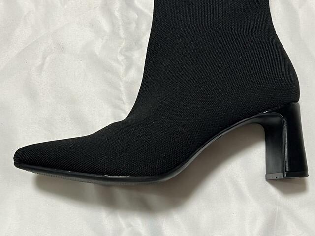 【GU　ポインテッドニットブーツ+E】ワンサイズ大きめを選んで、クッション性のある中敷きを敷くのが良さそう