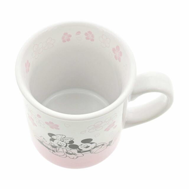 マグカップ 1,500円|サイズ:直径約8×高さ約9cm|東京ディズニーリゾート「サクラ」モチーフグッズ|販売店舗:東京ディズニーランド「ギャグファクトリー/ファイブ・アンド・ダイム」、東京ディズニーシー「ベッラ・ミンニ・コレクション」|発売日:2023年2月2日(木)