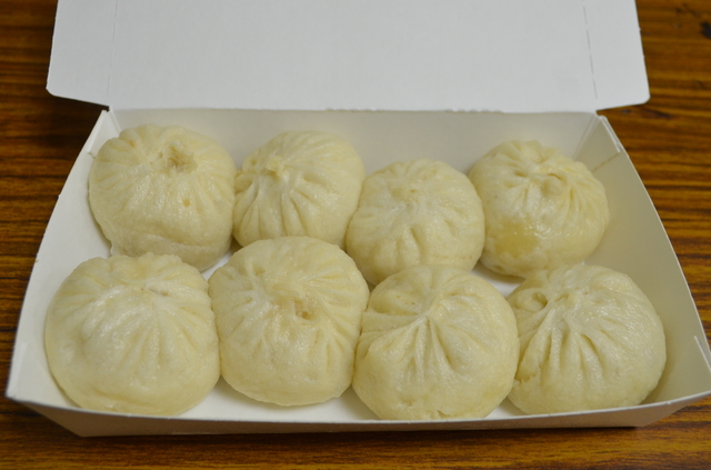  ミニサイズの肉まんのような『上海小籠包』の小籠包。８個入りで90元