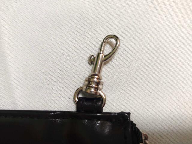 ミニ財布には、便利なフックあり