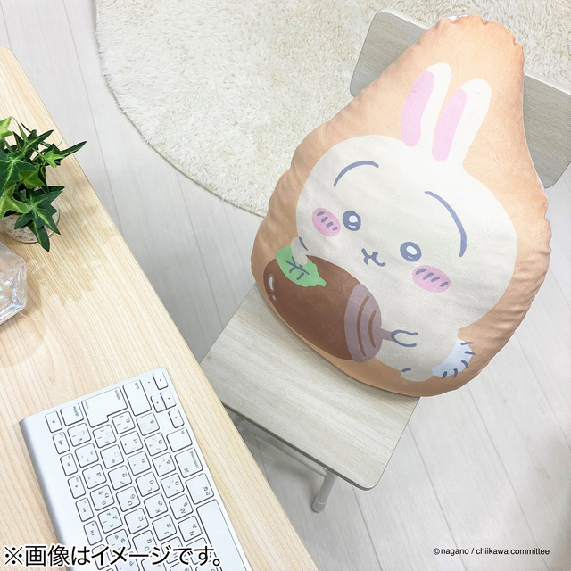 「ちいかわ ダイカットクッション （うさぎ）」3,080円（税込）