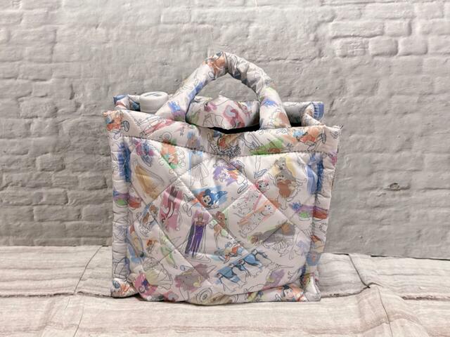 お出かけの際の荷物を収納!【ディズニー キルティングバッグ Ink and Paint Collection】