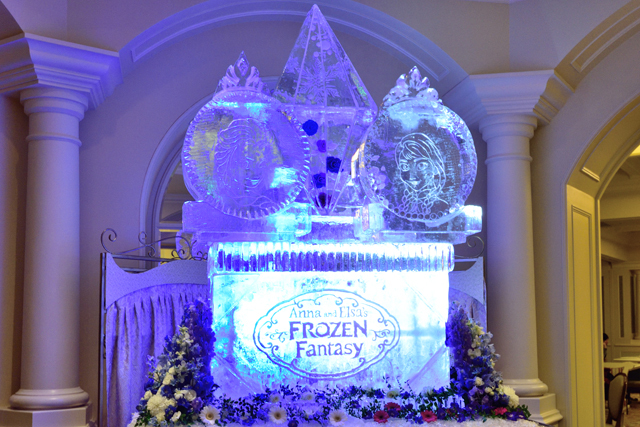 「アナとエルサのフローズンファンタジー」スペシャルブッフェ 氷のオブジェ ©Disney