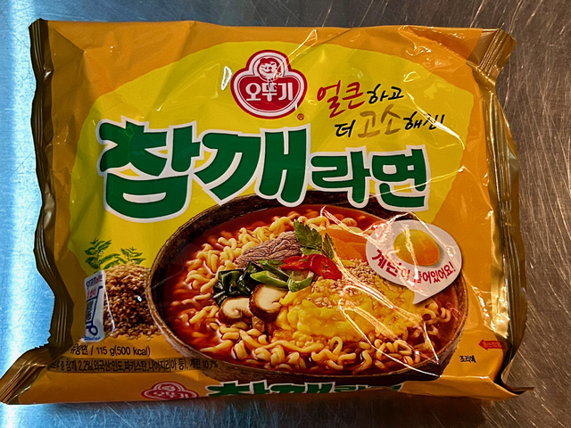 【モナミ食堂】選んだごまラーメン。日本にも同じ名前のラーメンがあるけど、韓国製は初体験