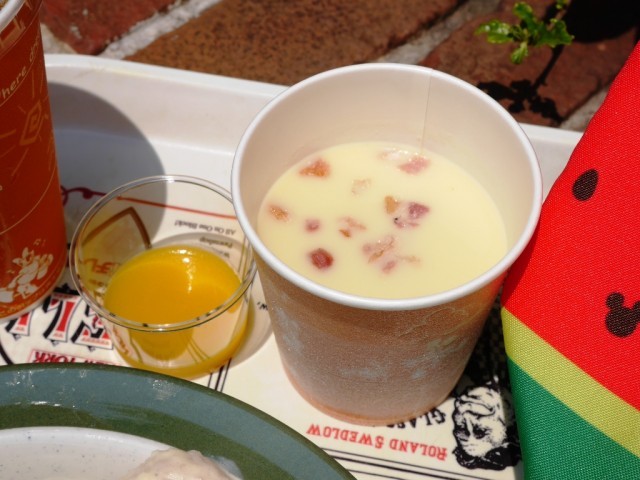 冷製豆乳コーンスープ（右）