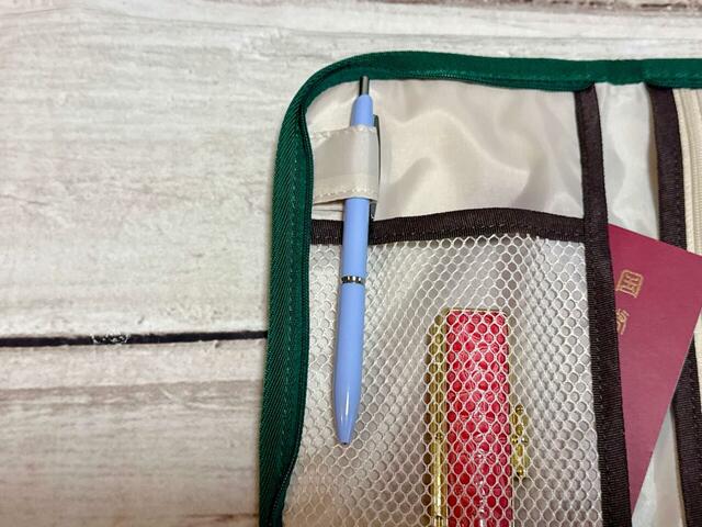 ペンホルダーにはボールペンを収納