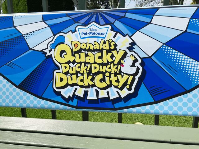 現地のデコレーションのようす【「ディズニー・パルパルーザ“ドナルドのクワッキー・ダック！ダック！ダックシティ！”」】