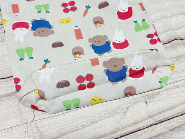 マチ付きなので、見た目以上に収納力抜群！