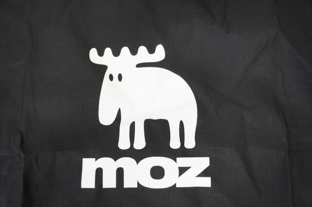 中央にはエルクの大きなロゴが