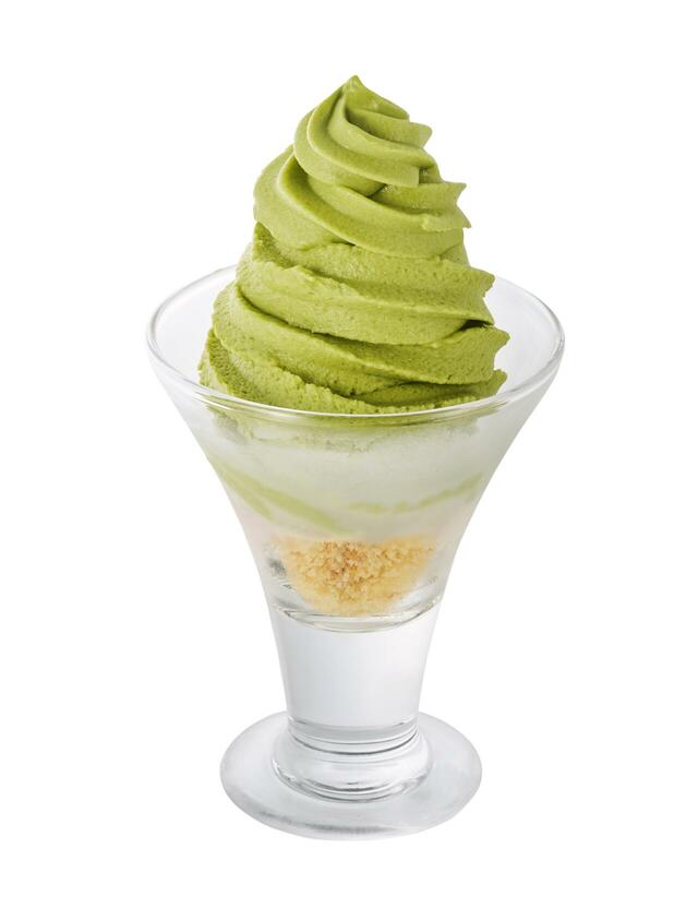 「抹茶ソフトアイス」<価格:290円(税込)> 【宮崎産マンゴー使用の濃厚サンデー&やさしい甘さの黒蜜アイス!やよい軒に「春夏限定デザート」が登場!】