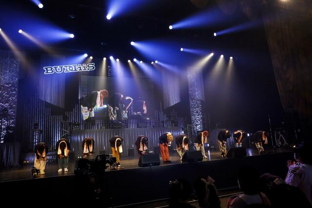 『BUDDiiS vol.01 - SUNRiiSE -』撮影：笹森健一