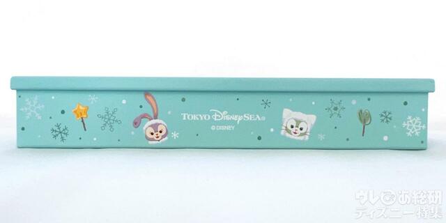 「ダッフィー＆フレンズのホワイト・ウィンタータイム・ワンダーズ」アソ―テッド・クッキー缶