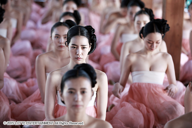 『背徳の王宮』©2015 LOTTE ENTERTAINMENT All Rights Reserved.