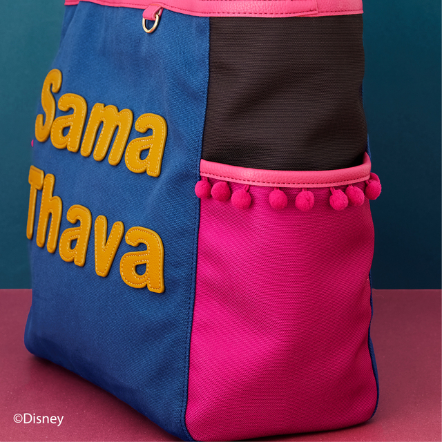 両サイドにタッセルを施した「アナ」を連想させるデザイン【Disney Collection / d fashion × Samantha Thavasa】