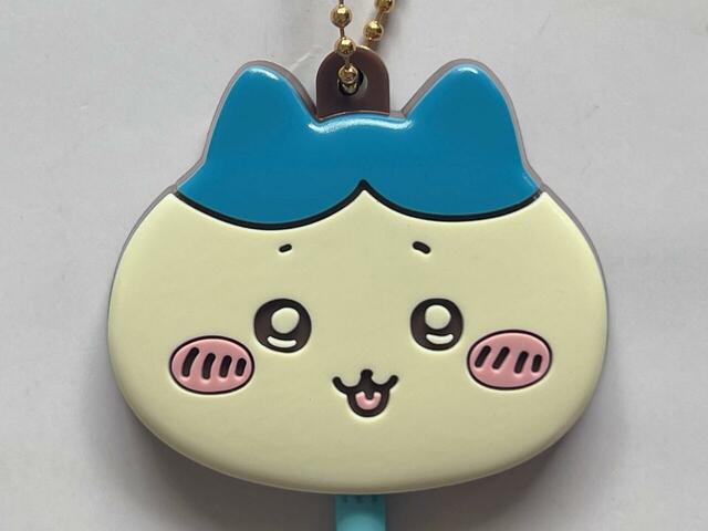 ぺろっと舌を出した表情のハチワレが愛おしすぎませんか…