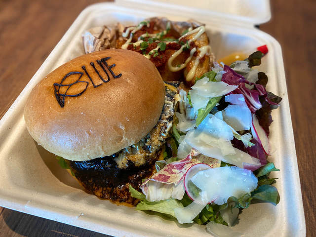 【Sincere BLUE（シンシアブルー）】鯖味噌オランデーズバーガー　1500円（税込）