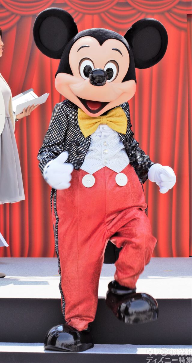 ステージを降り、ゲストのすぐ近くまで会いに来てくれました