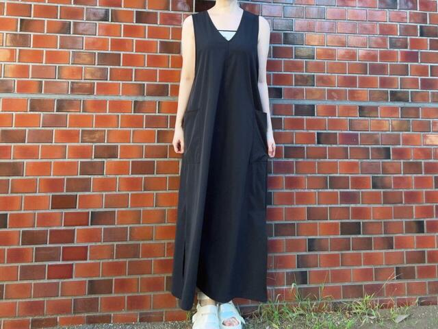 ノースリーブトップスを合わせても◎