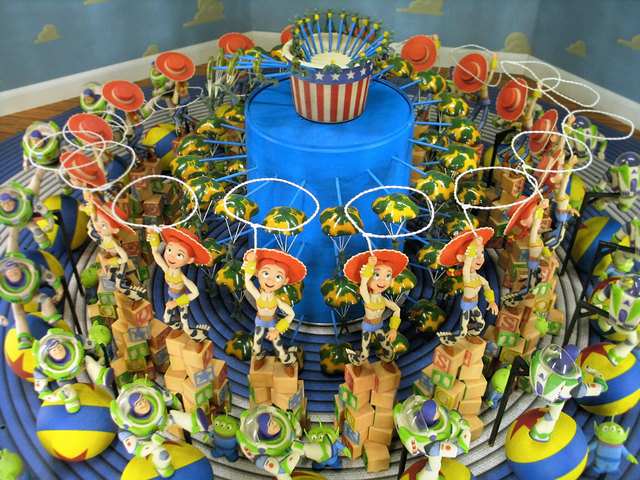 ≪トイ・ストーリー ゾートロープ≫｜木、アルミニウム、真鍮、スチール、ガラス、プラスチック、石膏｜2005年｜©Disney/Pixar