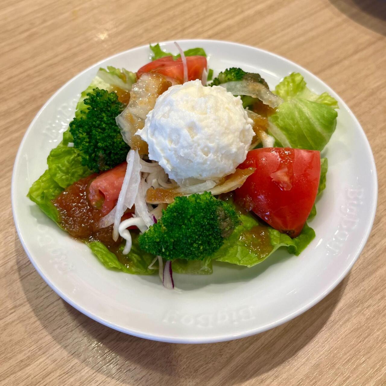 【モーニング実食】「ビッグボーイの朝食」がコスパ最強だった!新鮮サラダバー付で1千円以内の“神内容”を実食(写真 3/23) - うまい肉