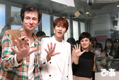 左からジョージ・ウィリアムズ、SUPER JUNIOR-KYUHYUN、ホラン千秋@TOKYO FM『JA 全農 COUNTDOWN JAPAN』