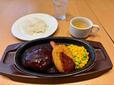【ガスト　日替わりランチ】筆者が訪れたのは木曜日だったので、ミニチーズINハンバーグデミソース&コロッケ&ソーセージでした
