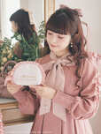 【Maison de FLEUR×青木美沙子×Marroncream】Marroncream フリルラウンドポーチ カラー：Pink 価格：￥4,400