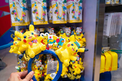 ポケモン USJ限定 ピカチュウ 1周年記念 ピンズ ユニバ USJ×25周年限定【ピカチュウグッズ】ピンズ&缶バッジセット - メルカリ