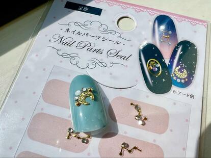 100均進化しすぎ！貼るだけで簡単かわいい「ネイルシール」厳選（1/5