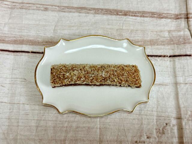 【カルディ ネコの日バッグ/オリジナル ココアスティックパイ】ざらめ砂糖がアクセントになったザクザク食感が楽しく、満足度高めのお菓子です♪