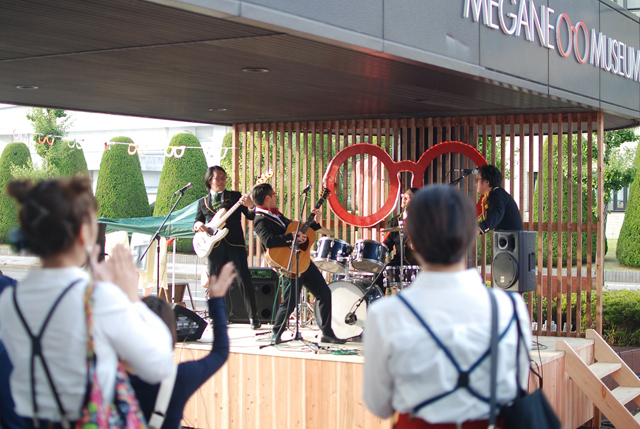 奇想天外!? 「めがねフェス2014」のおもしろイベントを見る