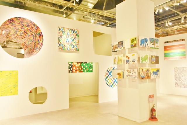 いろんな角度から眺められる展示