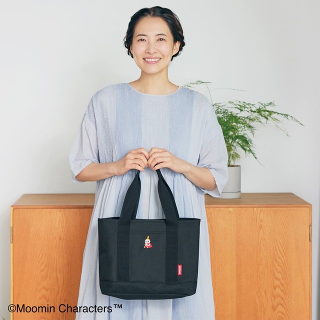 普段使いしやすいサイズのトートバッグ