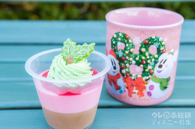 ラズベリー＆チョコレートムース、スーベニアカップ付き 750円｜東京ディズニーランド